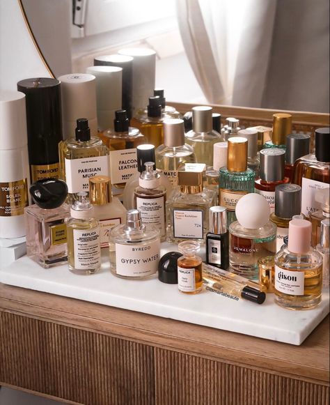 Le Labo Aesthetic, Niche Perfume Collection, Perfume Wardrobe, Niche Fragrances, Perfume Wishlist, Fragrance Lab, Perfume Organization, Fragrances Perfume Woman, Perfume Collection Fragrance