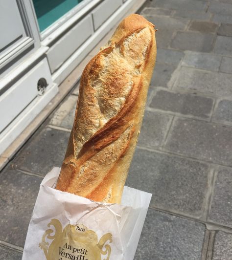 Aesthetic Baguette, Baguette Aesthetic, France Baguette, France Bread, French Cheese, French Baguette, Paris Trip, French Cafe, Love French