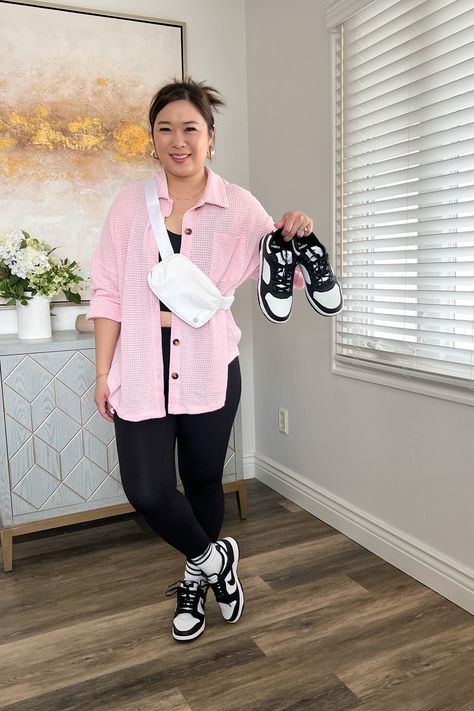 Women Dunks, Nike Dunks Outfit Woman, Low Dunks Outfit, Dunk Low Outfit Women, Concert Outfit Black Women, Concert Outfit Black, Dunks Outfit Woman, Basketball Game Outfit Women, Casual Easter Outfit