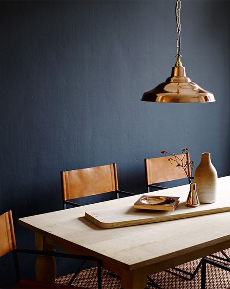 Dark wall, light wood table with black legs, lots of light from windows, leather chairbacks, Turkish rug Dinning Spaces, Copper And Grey, Modern Monochrome, Dark Wall, Dark Walls, Design Del Prodotto, Home Design Decor, Style At Home, Black Walls