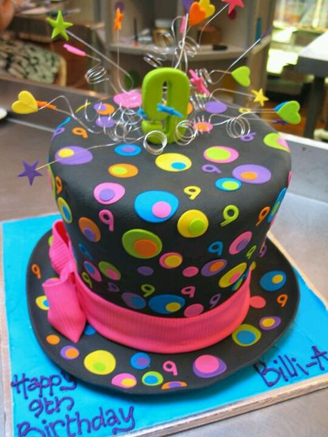 So cute Mad Hatter Cake, Black Magic Cake, Alice In Wonderland Cakes, Black Fondant, Hat Cake, Mad Hatter Party, Magic Party, Fiesta Tropical, Unsweetened Cocoa Powder