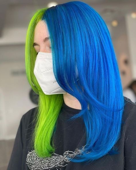 Green Split Dye, Split Dye Hair, Fox Hair Dye, Hair Middle Part, Arctic Fox Hair Dye, Hair Dye Videos, Hair Color For Dark Skin, Vibrant Red Hair, Anime Hair Color