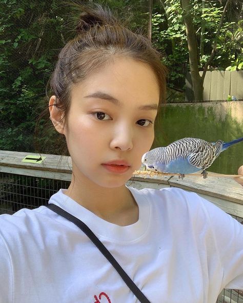 🌸 190508 ➣ @jennierubyjane instagram update. — Thank you to our Nini who makes us happy with these amazing pics, she's so prettyyyyy💓🌿🐦 Naya Rivera, Jennie Kim Blackpink, Without Makeup, Jennie Lisa, Lalisa Manoban, Brad Pitt, Blackpink Jennie, Korean Singer, Selena Gomez