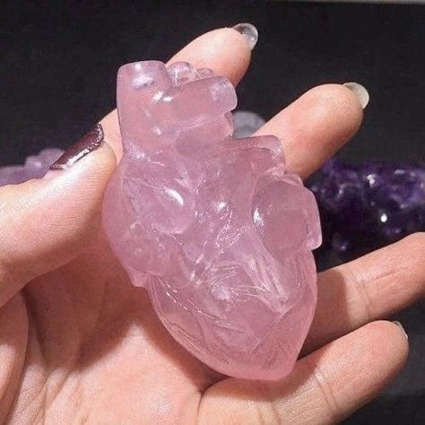 Anatomy Statue, Electric Idol, Heart Shaped Things, Pretty Crystals, Heart Of Stone, Crystal Vibes, Crystal Amethyst, Crystal Aesthetic, Amethyst Heart