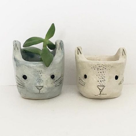 Cat Pinch Pot, Pinch Pot Planter, Cat Ceramic Ideas, Clay Pinch Pots, Diy Keramik, Ceramic Pinch Pots, Cat Planter, Clay Cat, Chirstmas Decor