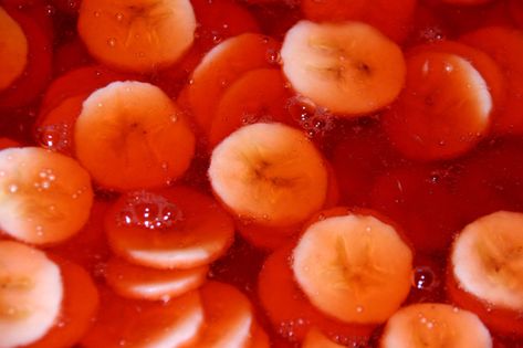 Strawberry Jello With Bananas, Banana Jello, Congealed Salads, Jello With Cool Whip, Jello Deserts, Fluff Recipes, Jello Fruit Salads, Jello With Fruit, Congealed Salad