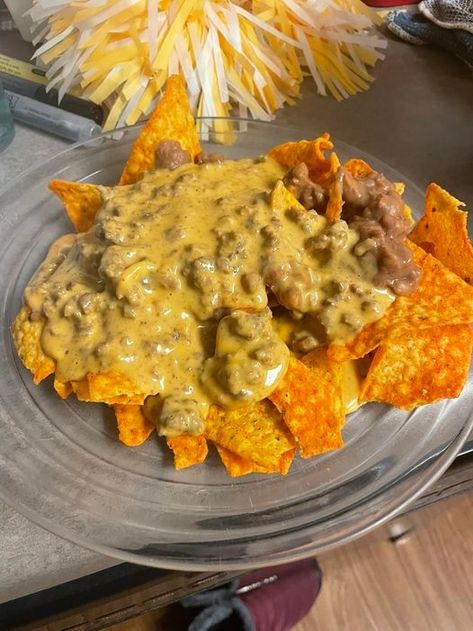 Delicious and budget-friendly Homemade Doritos Nachos recipe 2023 - Easy Family Recipes Homade Nachos, Nachos With Doritos Chips, Doritos Nachos Ground Beef, Dorito Nachos Ground Beef, Easy Nachos Recipe Simple, Recipes With Doritos, Hamburger Nachos, Doritos Nachos Recipe, Chicken Nachos Recipe Easy