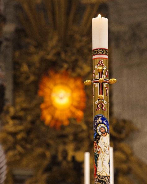 Catholic Candles, Paschal Candle, Catholic Aesthetic, Silent Prayer, Easter Candle, Easter Candles, Religious Images, News Agency, Religious Art