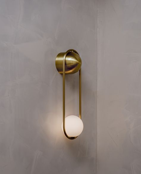 The Mila Sconce by Matthew McCormick Studio. #WallSconce #Sconce #MatthewMcCormick #WallLighting #WallLight #EntryLighting #ModernLighting #Designer #InteriorDesigner #HomeInterior #HomeEntryLighting #BrassLighting #ModernLight #LightFixture #FutureHomeDesign Crystal Chandelier Kitchen, Hallway Wall Lights, Tiffany Style Table Lamps, Chandelier Art, Recessed Wall Lights, Flushmount Ceiling Lights, Modern Lighting Design, Effortless Beauty, Modern Sconces