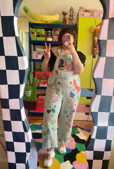 My madewell overalls were too boring so i made them FUN Funky Overalls, Colorful Overalls, Madewell Overalls, Painted Overalls, Save Outfits, Overall Outfit, Club Outfit Ideas, Boho Style Outfits, Funky Outfits