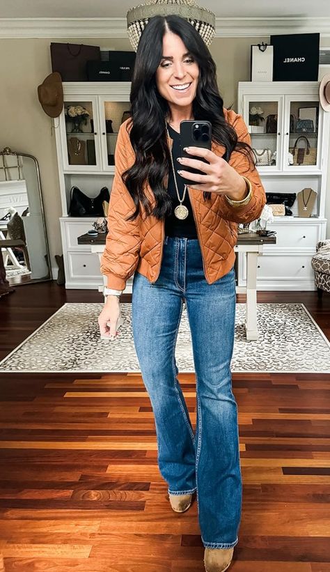 Thanksgiving Outfit With Cowboy Boots, Date Night Outfit Country, Jeans And Cowboy Boots Outfit Winter, Casual Western Work Outfits, Cowboy Boots Over Jeans, Cute Winter Outfits With Boots, Cowboy Boots Work Outfit, Southern Winter Outfits, Cowboy Boots And Jeans Outfit