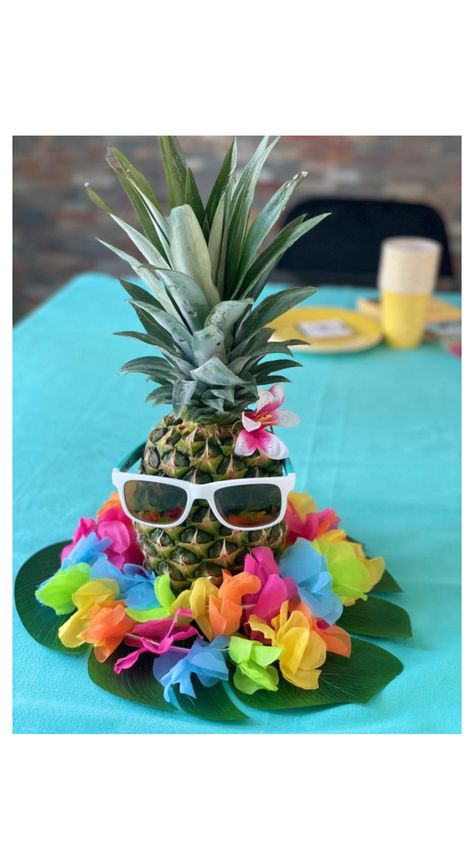 Aloha Party Table Decorations, Aloha Table Decorations, Hawaiian Theme Party Table Decor, Hawaiian Party Centerpiece, Summer Beach Party Decorations, Tropical Table Decorations For Party, Aloha 30th Birthday Party Ideas, Tropical Theme Birthday Party Decor, Hawaiian Party Table Decorations