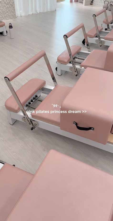 Pink Fitness Aesthetic Gym, Pink Pilates Studio, Pilates Aesthetic Wallpaper, Pink Pilates Aesthetic, Princess Pilates, Pilates Girl, Pilates Aesthetic, Pilates Outfit, Pink Lifestyle