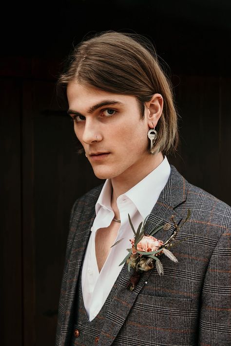 Groom Suit Vintage, Bohemian Groom, Cool Wedding Ideas, Alternative Groom, Hip Wedding, Dress Man, Vintage Groom, Photography Concept, Modern Groom