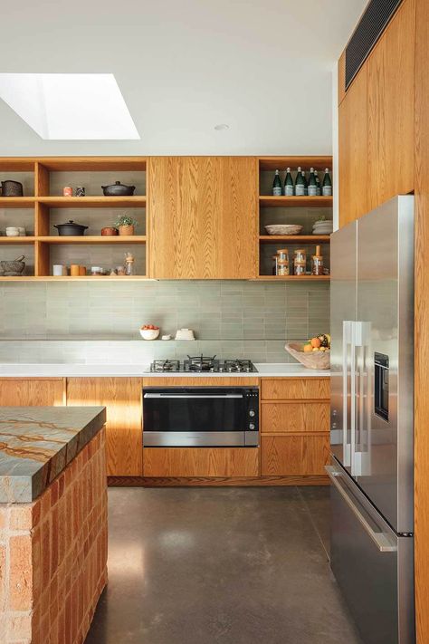 Mid Century Kitchen Countertops, Kitchen Backsplash Walnut Cabinets, Mid-century Modern Kitchen Design Ideas, Frojered Kitchen, Midcentury Kitchen Ideas, Hardwood Cabinets Kitchen, Mcm Kitchen Remodel, Kitchen Midcentury Modern, 1960 Kitchen