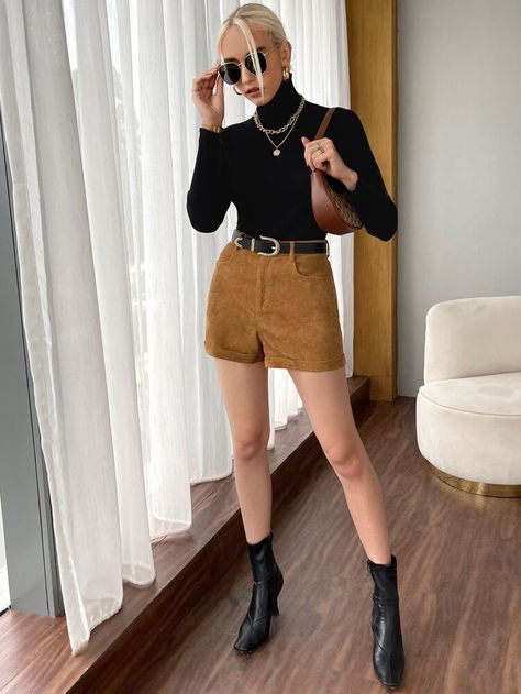 Corduroy Shorts Outfit, Bershka Outfit, Winter Shorts, Look Short, Corduroy Shorts, Shorts Outfit, Summer 2023, Short Outfits, Outfit Ideas