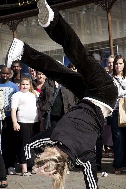 Female Breakdancer www.streets-united.com Female Breakdancer, Event Entertainment, Live Entertainment, Great Photos, Exhibitions, Dancer, Hip Hop, The Unit, Entertainment