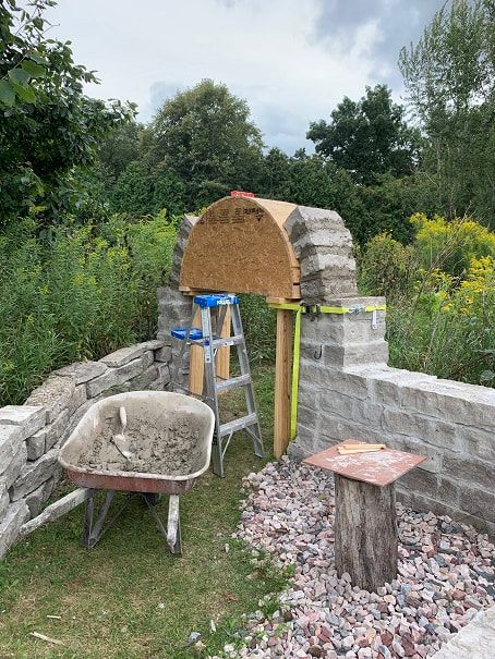 Homestead Fencing, Round Doorway, Diy Stone Wall, Witchy Ideas, Rock Arch, Building A Stone Wall, Stone Flower Beds, Gate Garden, Stone Archway