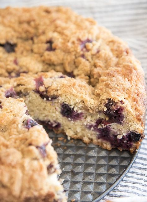 Blueberry Coffee Cake - This blueberry coffee cake is soft, sweet and loaded full of blueberries topped with the the best cinnamon sugary streusel crumble on top! Berry Crumble Cake, Blueberry Buckle Recipe, Blueberry Crumb Cake, Blueberry Lavender, Streusel Cake, Blueberry Topping, Blueberry Coffee, Rich Cake, Blueberry Coffee Cake