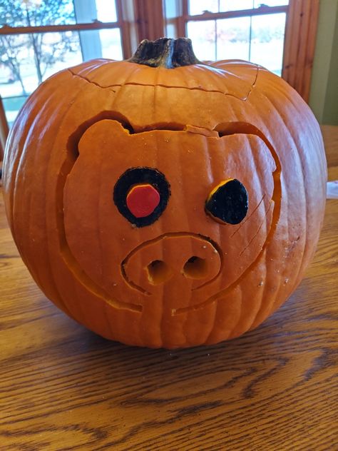 Pig Pumpkin Carving, Roblox Pumpkin, Halloween Photobooth, Pig Pumpkin, Pumpkin Stencils Free, Scary Halloween Pumpkins, Halloween Photo Booth, Amazing Pumpkin Carving, Pumpkin Template