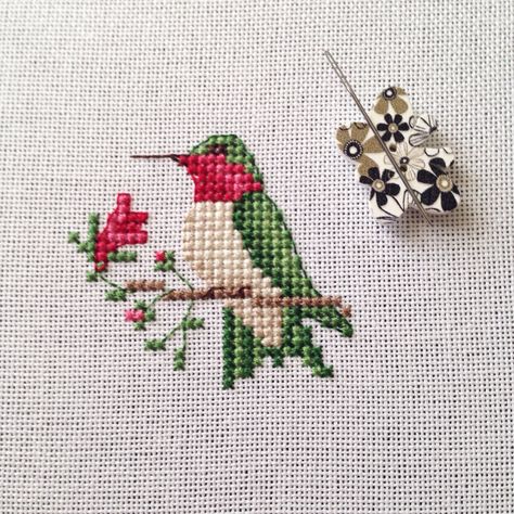 Cross Stitch Embroidery Patterns, Stitches Pattern, Cross Stitch Necklace, Small Cross Stitch, Cross Stitch Christmas Ornaments, Cross Stitch Patterns Flowers, Cross Stitch Bird, Mini Cross Stitch, Cross Stitch Borders