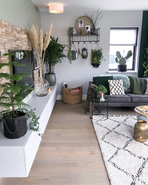 Urban Chic Industrial Home | Decoholic Urban Chic Living Room, Budget Home Decorating, Boho Living Room Decor, Romantic Home Decor, Boho Room Decor, Industrial House, Boho Living, Boho Living Room, Cheap Decor