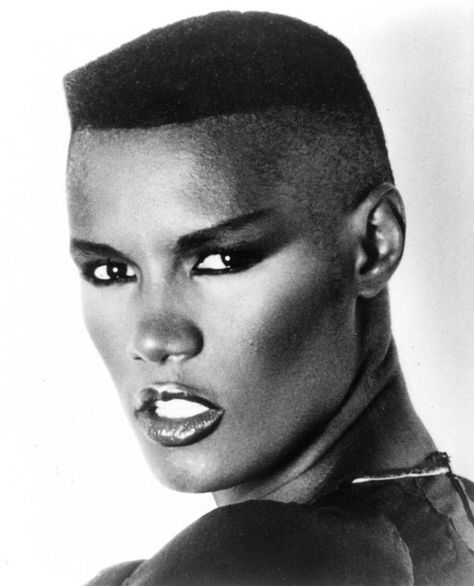 The inimitable Grace Jones. So very beautiful here. Power Photoshoot, Fade Hairstyle, Ideas Cuadros, Photoshoot Moodboard, Artist Singer, Black Glamour, Dark Portrait, Mia Farrow, Veronica Lake