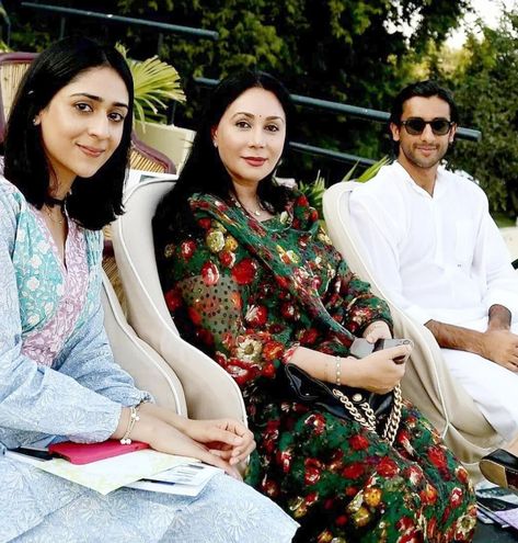 Princess Diya Kumari With H.H Sawai Padmanabh singh & Gauri Kumari Gaurvi Kumari, Sawai Padmanabh Singh, Diya Kumari, Padmanabh Singh, Maharani Gayatri Devi, Fur Coat Men, Gayatri Devi, Dresses Traditional, Indian Dresses Traditional