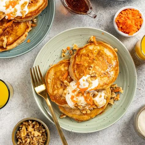 Quick and Simple Carrot Cake Pancakes Recipe Pancake Flavors, Spicy Maple Syrup, Simple Carrot Cake, Carrot Cake Pancakes, Cake Pancakes, Flavored Pancakes, Pancake Cake, Dessert For Breakfast, First Watch