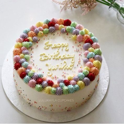 Tårta Design, Creative Cake Decorating, Easy Cake Decorating, Cake Decorating Designs, Pretty Birthday Cakes, Birthday Cake Decorating, Rainbow Cake, Fancy Cakes, Cake Decorating Tips