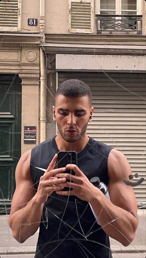 Younes Bendjima, Photo Pose For Man, Poses For Men, Man Crush, Girl Crush, Celebrities Male, Workout Wear, Future Husband, Fitness Inspo