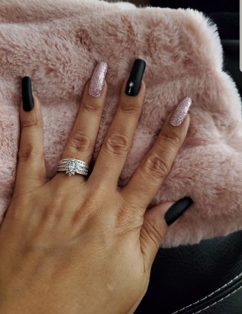 Matte black and rose gold!! Rose Gold Nails Acrylic, Gold Acrylic Nails, Rose Gold Nails, Acrylic Pins, Gold Nails, Acrylic Nails, Rose Gold, Nails, Gold