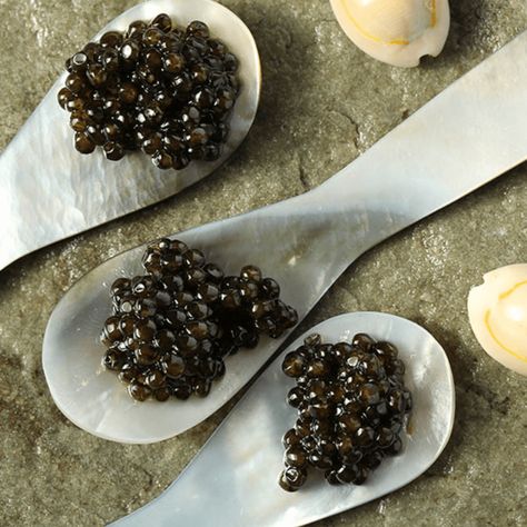 Fruit Caviar, How To Serve Caviar, Caviar Appetizers, Smoked Salmon Canapes, Salmon Canapes, Types Of Caviar, Caviar Lime, Caviar Recipes, Serving Ideas