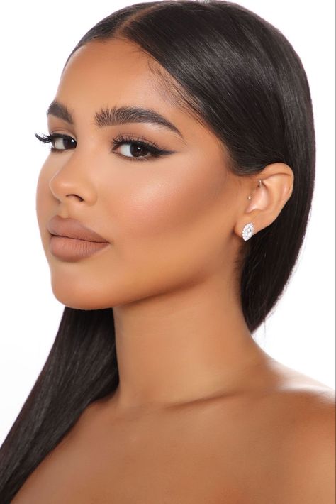 Matte skin with a neutral lip and eyes. #naturalmakeupideas #naturalmakeup #makeup #lips #matte #beauty #aveda #avedaibw Olive Skin Makeup, Bridal Makeup Tips, Wedding Hairstyles And Makeup, Natural Glam Makeup, Casual Makeup, Matte Makeup, Glam Makeup Look, Makijaż Smokey Eye, Makeup For Teens