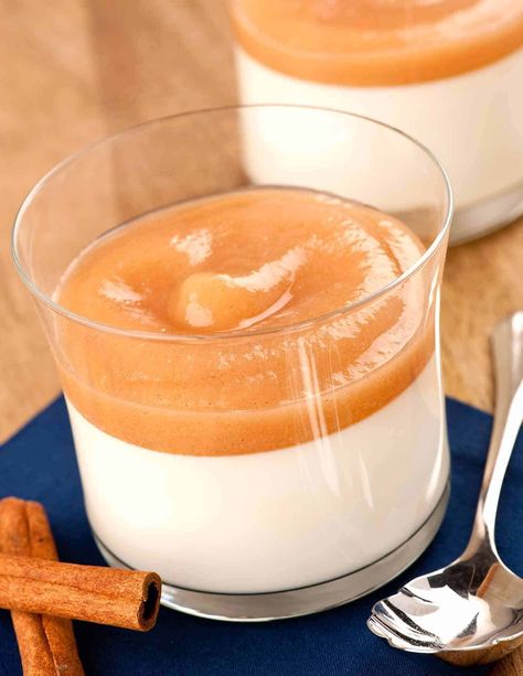 Panna Cotta with Spiced Pear Purée Puree Recipes, Pear Puree, Pear Dessert, Panna Cotta Recipe, Fruit Cobbler, Spiced Pear, Unflavored Gelatin, Low Sodium Recipes, Creamy Desserts