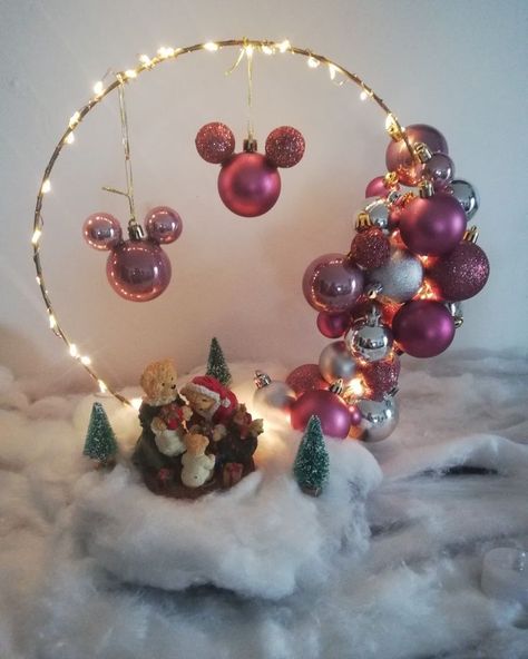 Diy Mickey Mouse Christmas Decorations, Christmas Ideas For Kids, Disney Christmas Diy, Disney Christmas Crafts, Mickey Mouse Crafts, Disney Christmas Decorations, Christmas Decorations Centerpiece, Disney Diy Crafts, Minnie Mouse Christmas