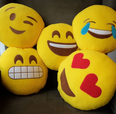 Plush emoji pillows http://yastigimsekil.com/collections/emoji_yastiklar Emoji Pillow, Emoji Pillows, Emoji Movie, Room Inspo, Sugar Cookie, Pillows, Quick Saves