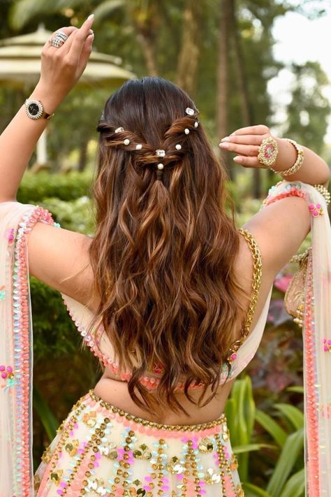 Bridal engagement hairstyle, engagement hairdo for brides, bridal open-hair hairstyle,  roka hairstyle for bride, engagement look, trending engagement hairstyles, cocktail hairstyle, reception hairstyle, bridal reception hairstyle, bridal engagement pony hairstyle, trending bridal engagement look Reception Hairstyles, Lehenga Hairstyles, Hair Style On Saree, Engagement Hairstyles, Traditional Hairstyle, Indian Wedding Hairstyles, Open Hairstyles, Long Hair Wedding Styles, Indian Bridal Hairstyles