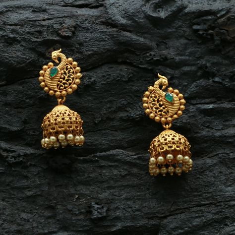 Temple Jewellery Earrings, Small Earrings Gold, Gold Earrings Indian, Gold Jewels Design, Gold Earrings Models, Antique Gold Jewelry Indian, Gold Earrings Wedding, Gold Bridal Jewellery Sets, Bracelet Diamond