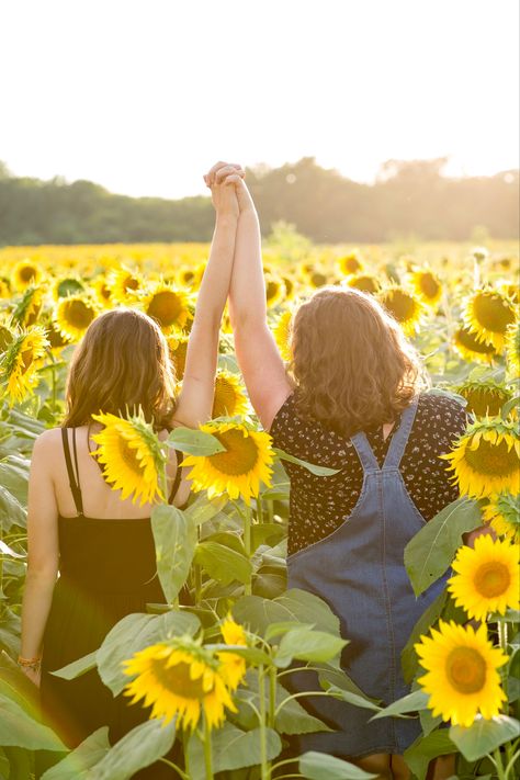 Best Friend Sunflower Photoshoot, Field Photo Shoot, Sunflower Pics, Sunflower Ideas, Sunflower Photoshoot, Field Photoshoot, Sunflower Photography, Sunflower Photo, Sunflower Pictures