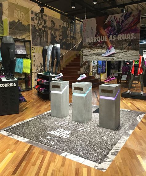 Nike Retail Store Design, Nike Store Design, Nike Display, Nike Retail, Shoe Store Design, Sneaker Displays, Retail Marketing, Retail Windows, Exhibition Stand Design