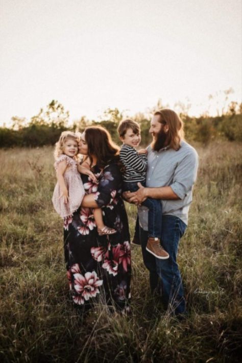 Mysterious Photos, Summer Family Portraits, Amazon Fits, Fall Picture Outfits, Fall Outfits Plus Size, Fall Photoshoot Family, Fall Family Photo Shoot, Dress From Amazon, Family Photoshoot Outfits