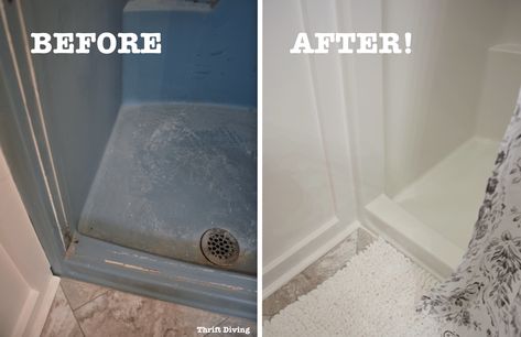 Shower and tub refinishing: save money when making over your bathroom by painting your tub or shower! Here's how to do it. Fiberglass Shower Stalls, Tub Refinishing, Shower Makeover, Small Shower Remodel, Casa Disney, Refinish Bathtub, Diy Window Treatments, Fiberglass Shower, Diy Bathroom Vanity