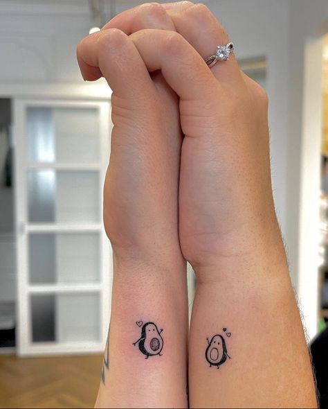 Small Sisters Tattoo, Duo Tattoos, Tattoo Duo, Small Bff Tattoos, Matching Tattoos Sisters, Siblings Tattoo, Maching Tattoos, Matching Friend Tattoos, Cute Matching Tattoos