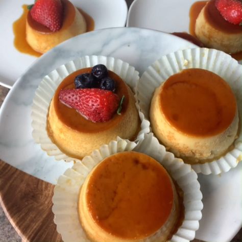 Mini Flan, Spanish Dessert Recipes, Brulee Recipe, Chocolate Covered Treats, Bite Size Desserts, Wedding Dessert Table, Delicious Snacks Recipes, Mini Foods, Wedding Desserts