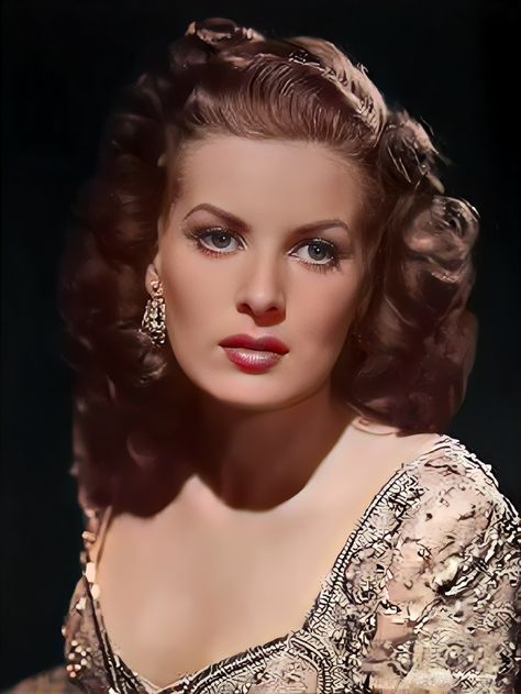 Maureen O Hara, Maureen O'hara, Old Hollywood Actresses, Old Hollywood Glam, Beauty Hair Makeup, Old Hollywood Stars, Glamour Shots, Hollywood Icons, Most Beautiful Dresses