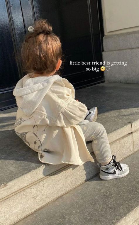 Baby Captions, Newborn Quotes, Fashion Baby Girl, Mother Baby Photography, Baby Boy Quotes, Outfits For Kids, Foto Newborn, Post Insta, Announcement Photos