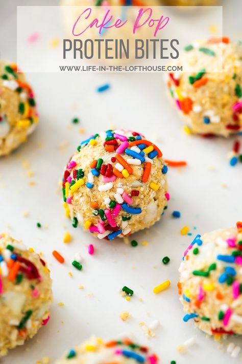 Cake Pop Protein Bites are bite-size protein balls that taste like cake batter. Life-in-the-Lofthouse.com Homemade Meal Ideas, Healthy Family Snacks, Life In The Lofthouse, Bite Size Snacks, Cookie Snack, Protein Bites, Protein Balls, Sugar Free Syrup, No Bake Snacks