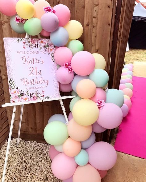 Party Decorations Outdoor, Birthday Entrance Decor, Entrance Balloon Decoration, Party Entrance Decoration, 40 Birthday Signs, Butterfly 1st Birthday, Party Balloons Diy, Date Night Gifts, Wedding Welcome Board