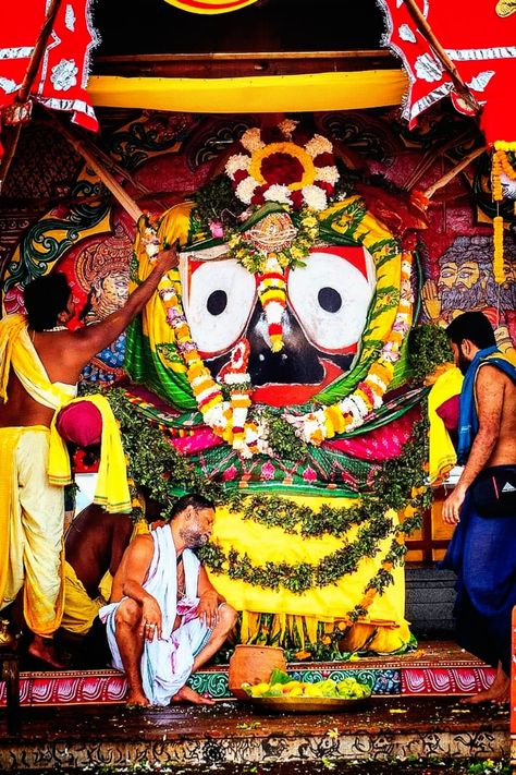 Jagannatha Beautiful Images, Cute Old Couples, Car Festival, Happy Car, Jai Jagannath, Cute Iphone Wallpaper Tumblr, Album Artwork Cover Art, Lord Jagannath, Red Background Images